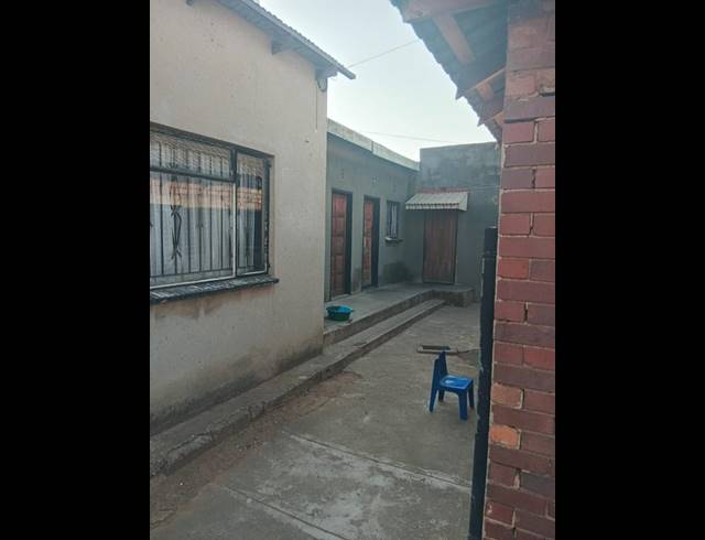 3 BEDROOM HOUSE FOR SALE IN ORLANDO WEST